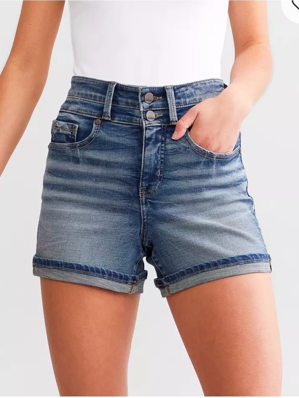 Buckle Black shorts